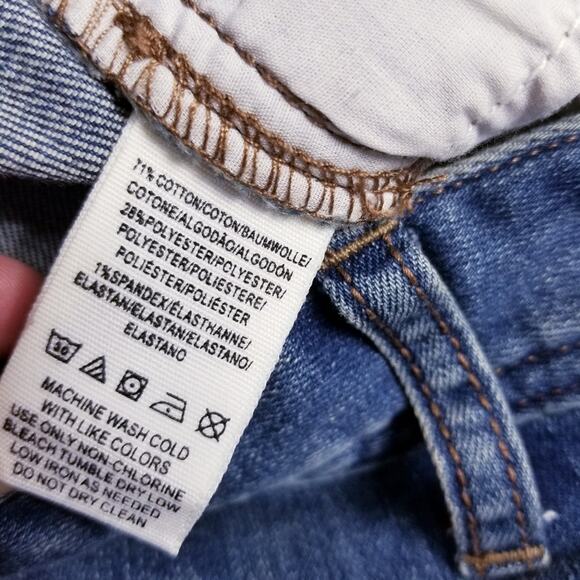 Free People Mid rise Ripped Knee Frayed Hem Crop - Picture 8 of 8